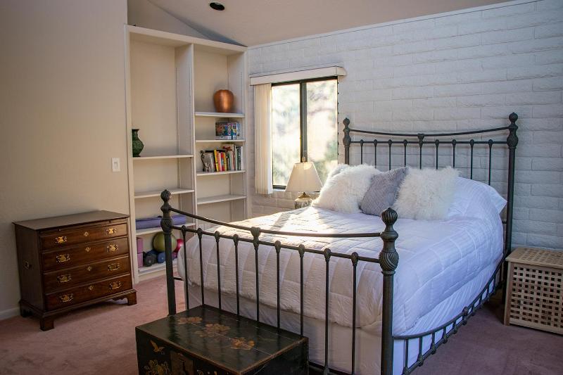 Open Style Home with Magnificent Views! - image 39