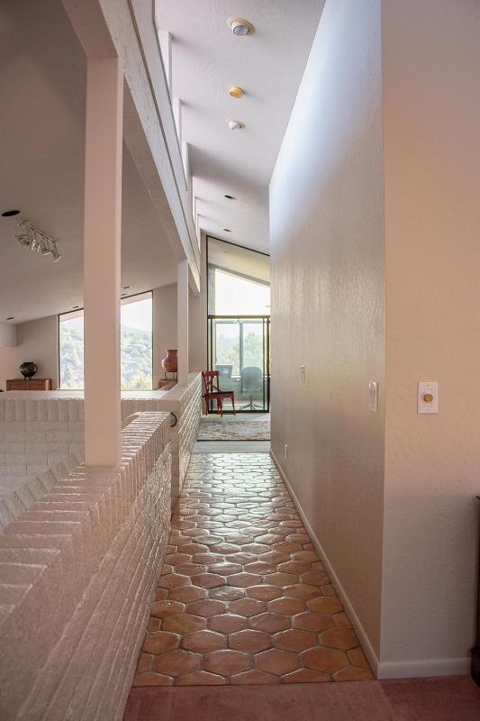 Open Style Home with Magnificent Views! - image 4