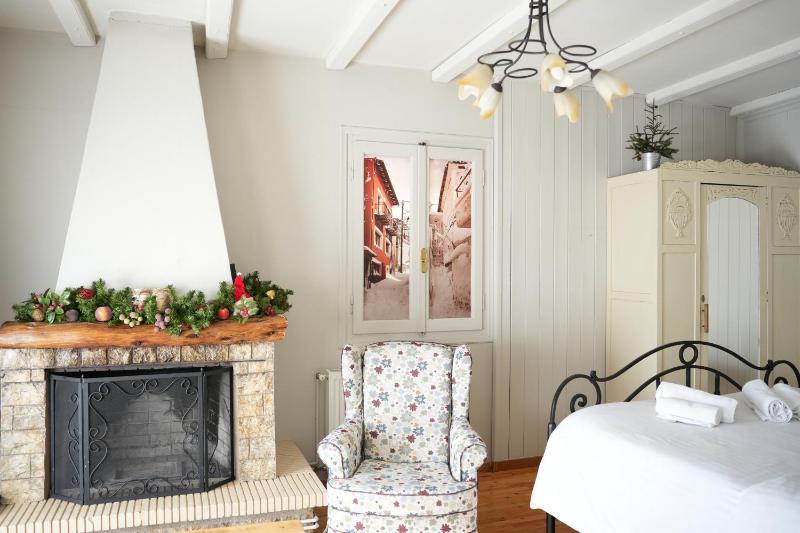Double Room with Fireplace image 3