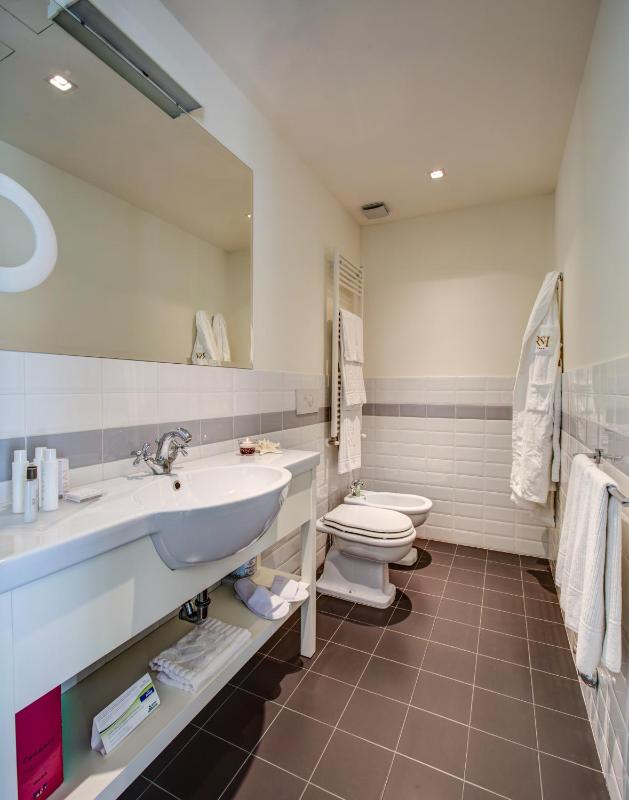 Deluxe Double  image 2