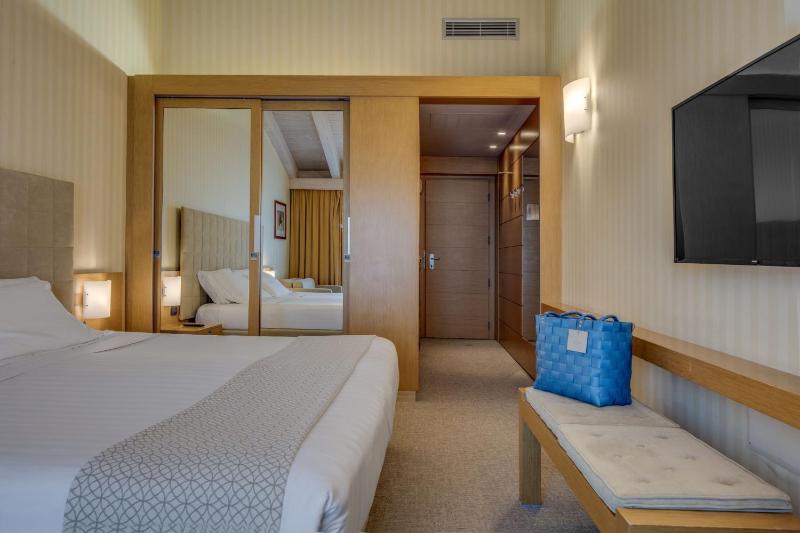 Comfort Double or Twin Room with Balcony image 4