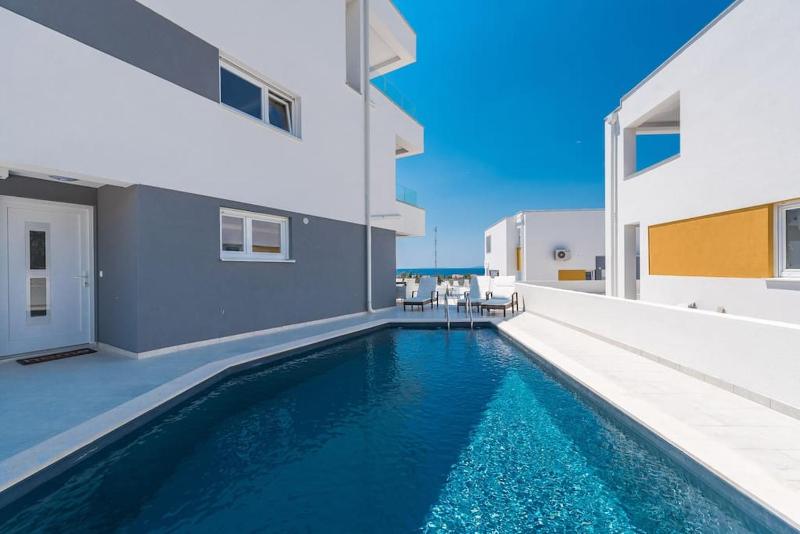 Merima luxury accommodation with private pool - image 2