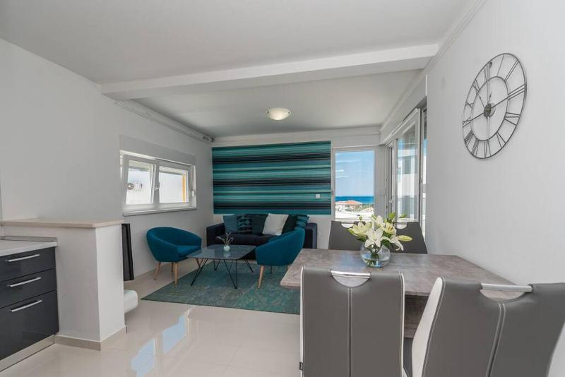 Merima luxury accommodation with private pool - image 16