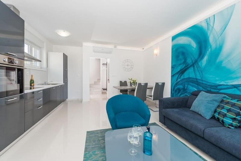 Merima luxury accommodation with private pool - image 12