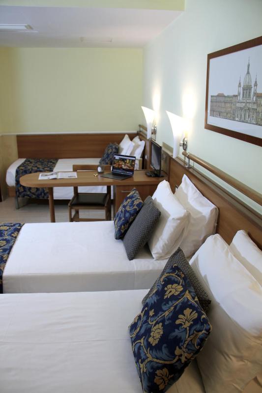 Quadruple Room image 4