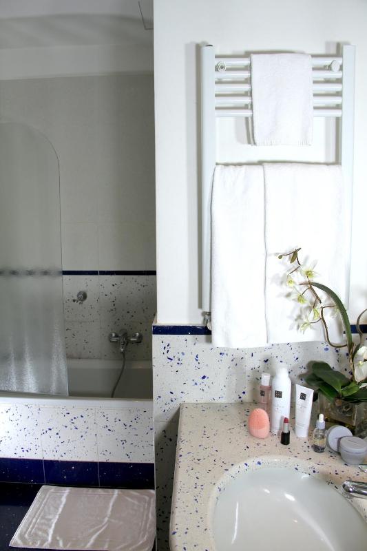 Single Room with Terrace image 4