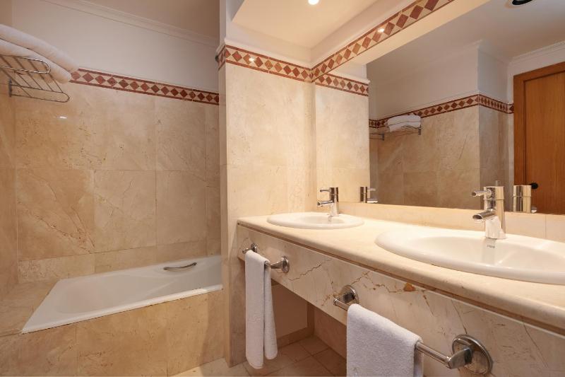 One-Bedroom Apartment (2 Adults + 2 Children) image 2