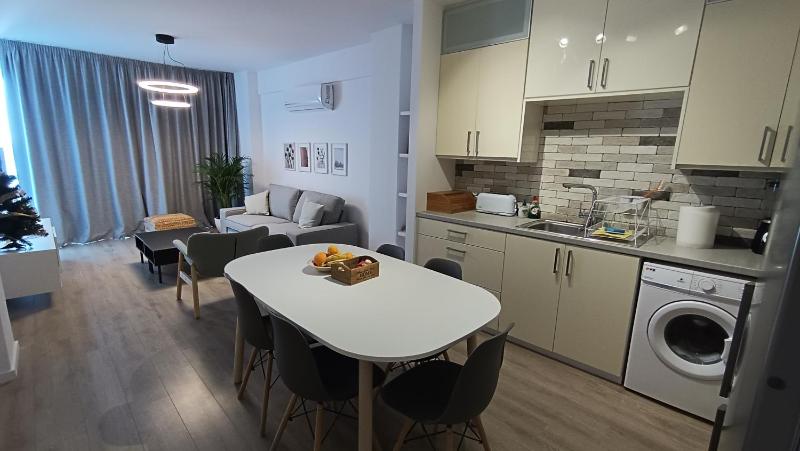 Sunorama Waterfront Apartment - image 5