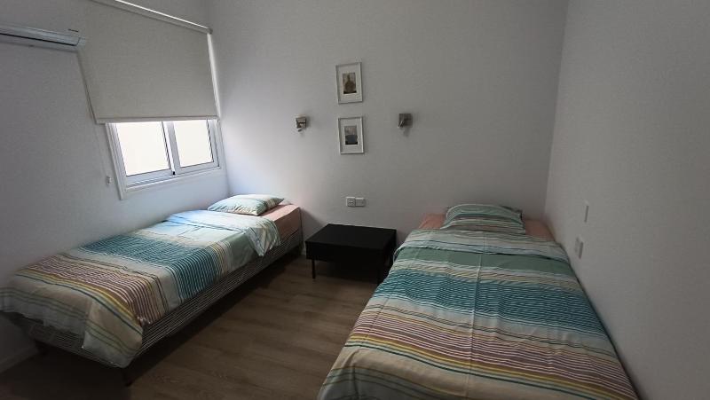 Sunorama Waterfront Apartment - image 4