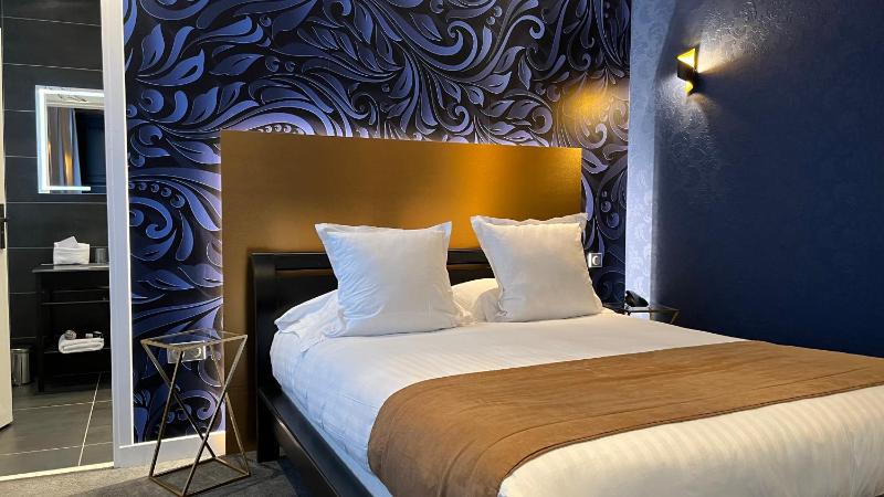 Suite with Port View image 3