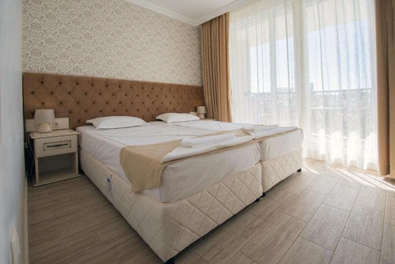 One-Bedroom Apartment image 4