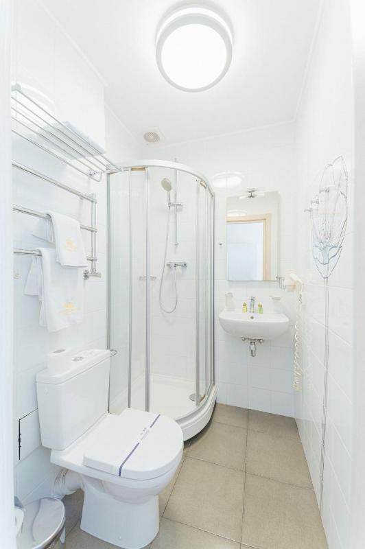 Classic Double or Twin Room image 4