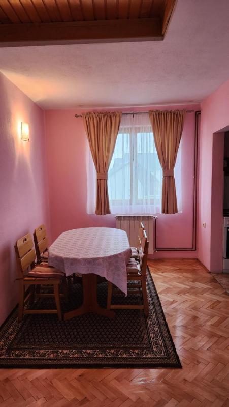 One-Bedroom Apartment image 4