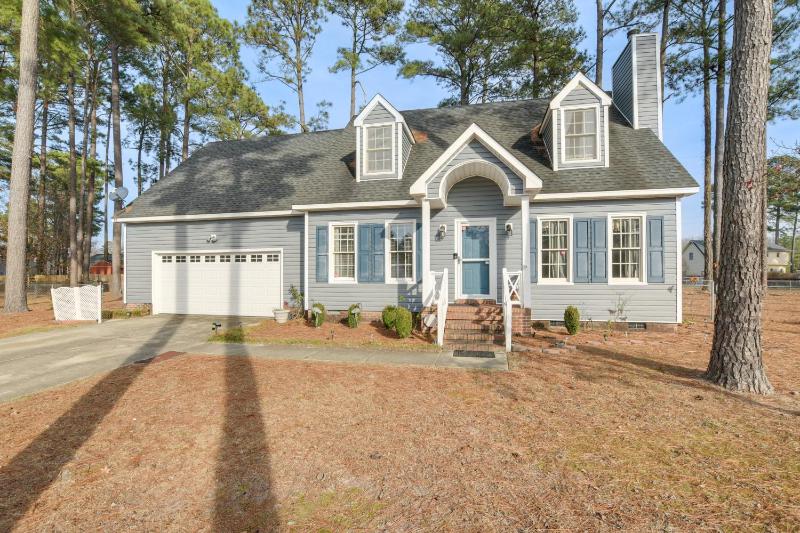 Lovely Fayetteville Home Deck and Fireplace! Images