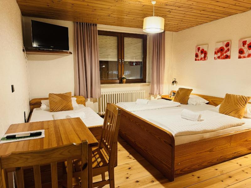 Classic Triple Room image 4