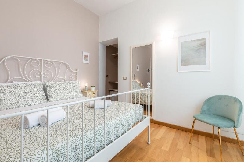 Double Room with Balcony image 1
