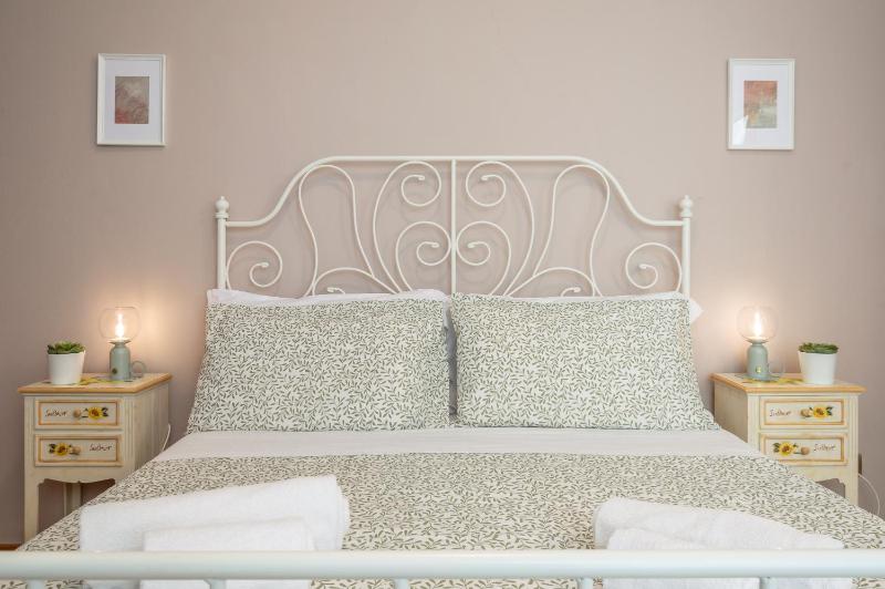 Double Room with Balcony image 3