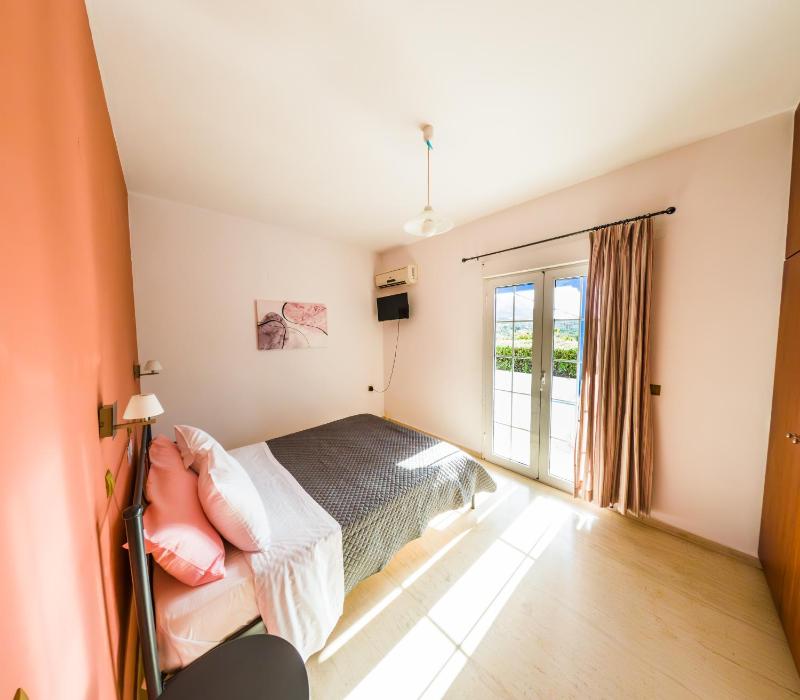 Standard Triple Room image 1
