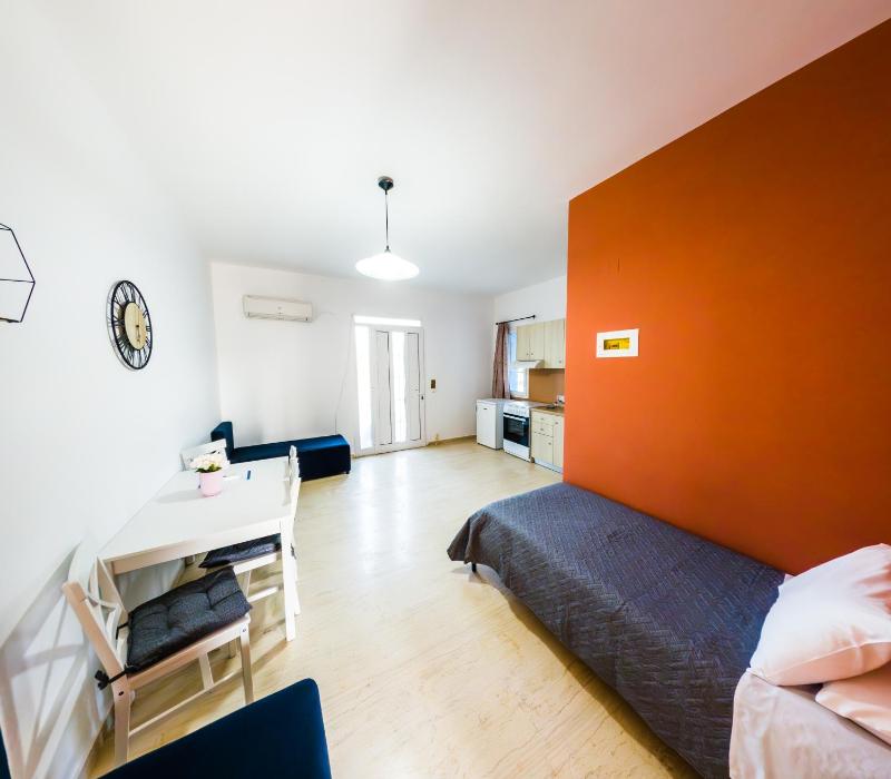 Standard Triple Room image 4