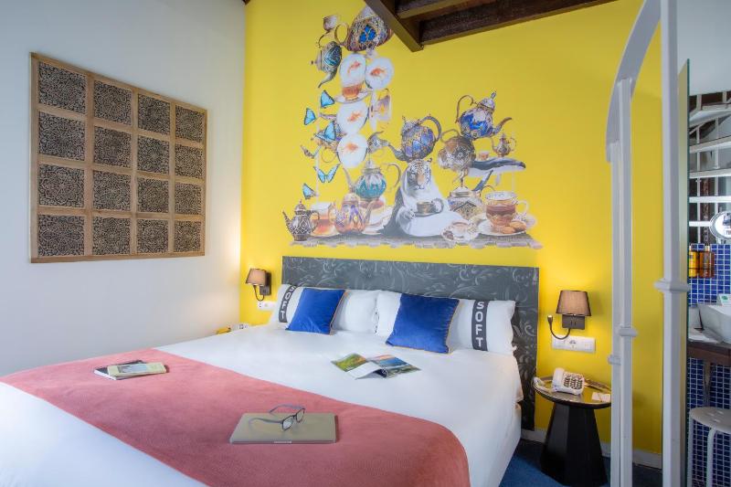 Triple Room with Balcony image 2