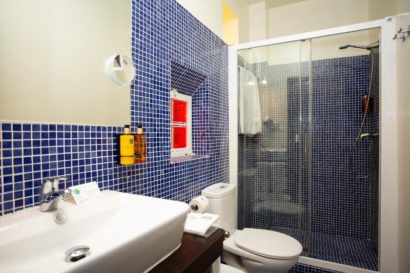 Double Room image 2