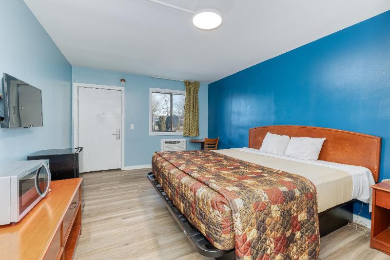 King Room image 3