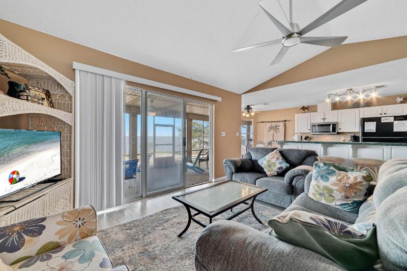 Bay Dreamin - image 10