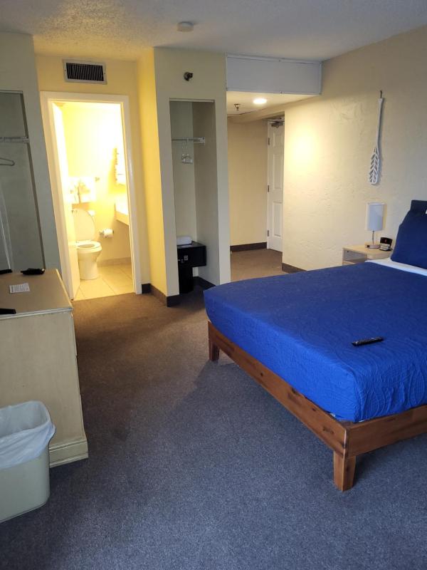 Queen Room with Sea View image 2