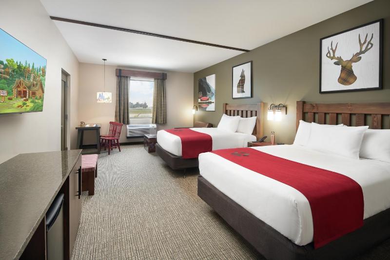 Deluxe Queen Suite Accessible Tub - Waterpark Access Included image 1