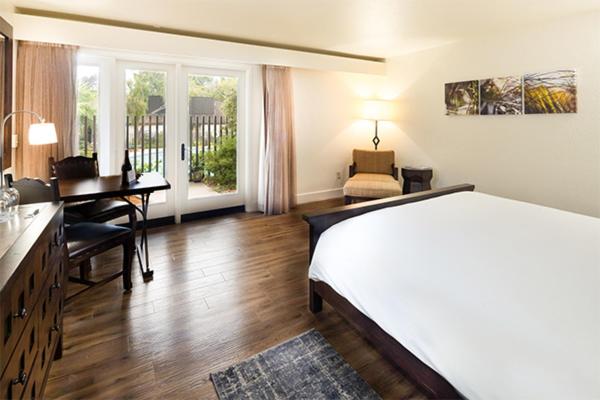 Double Room image 3