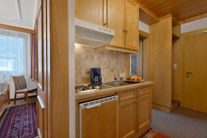 One-Bedroom Apartment image 2