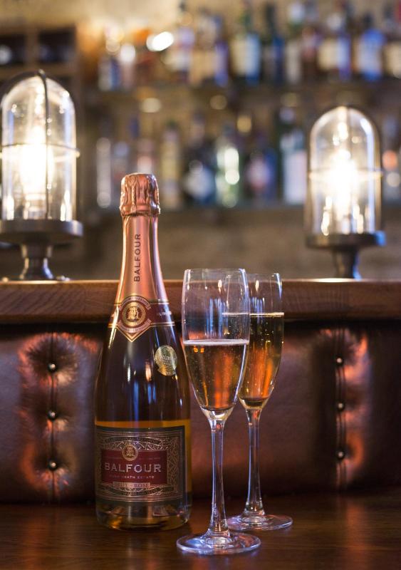 Deluxe Double Room image 3