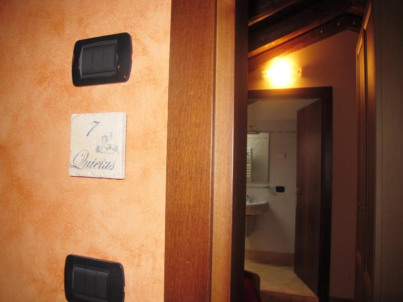 Single Room image 2