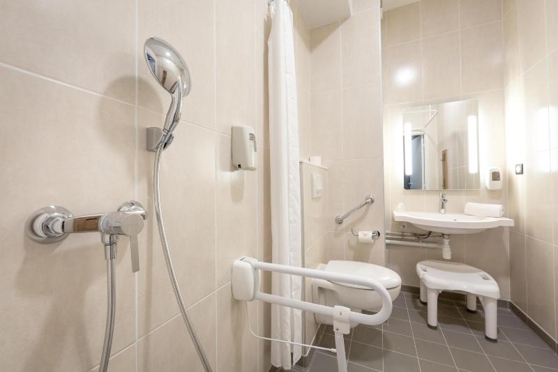 Double Room - Disability Access image 4