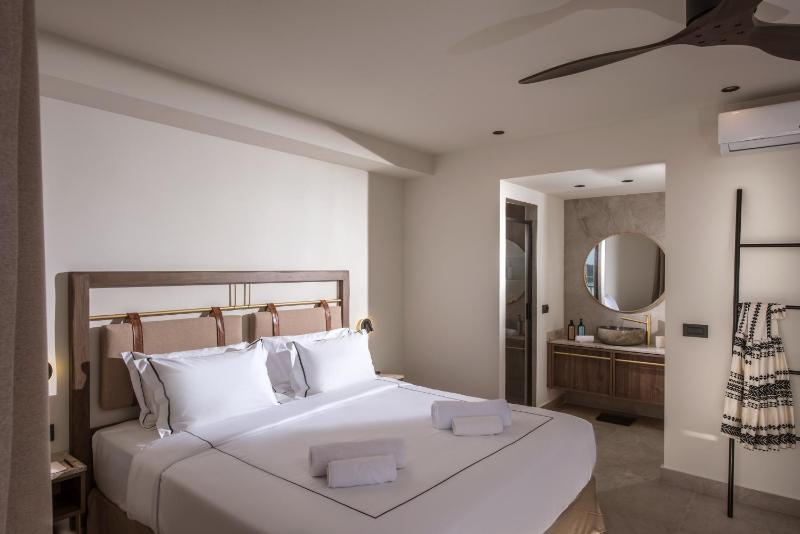 Deluxe Room With Private Jacuzzi & Sea View image 3