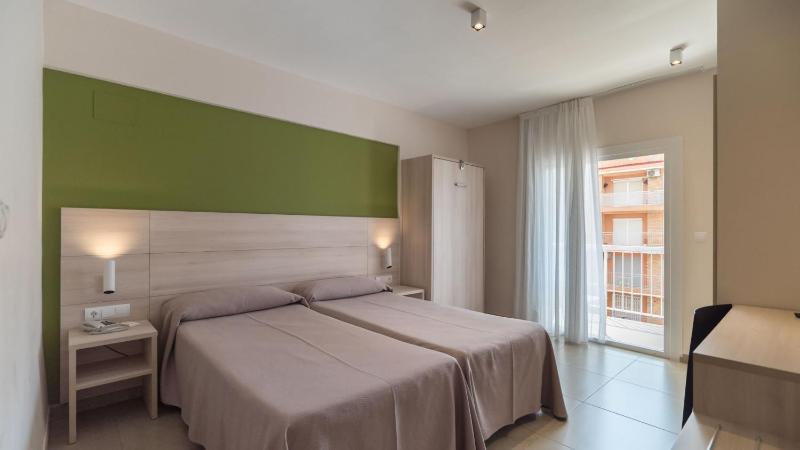 Triple Room (2 Adults + 1 Child) image 4