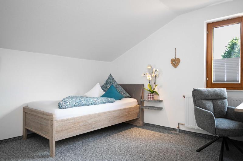 Standard Single Room with Mountain View image 3