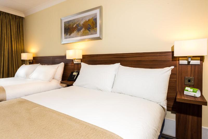 Standard Double Room with Two Double Beds image 3