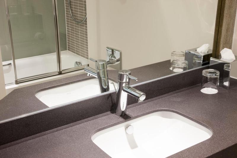 Premium Twin Room image 1