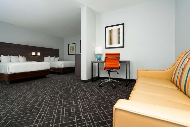 Queen Suite with Two Queen Beds - Non-Smoking image 1