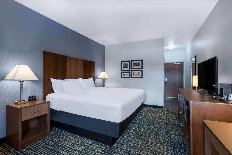 King Room - Non-Smoking image 3