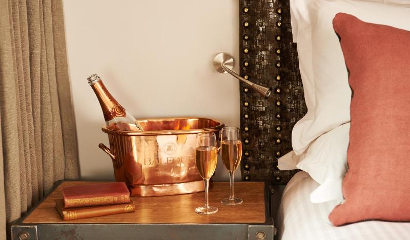 Suite with Balcony image 3