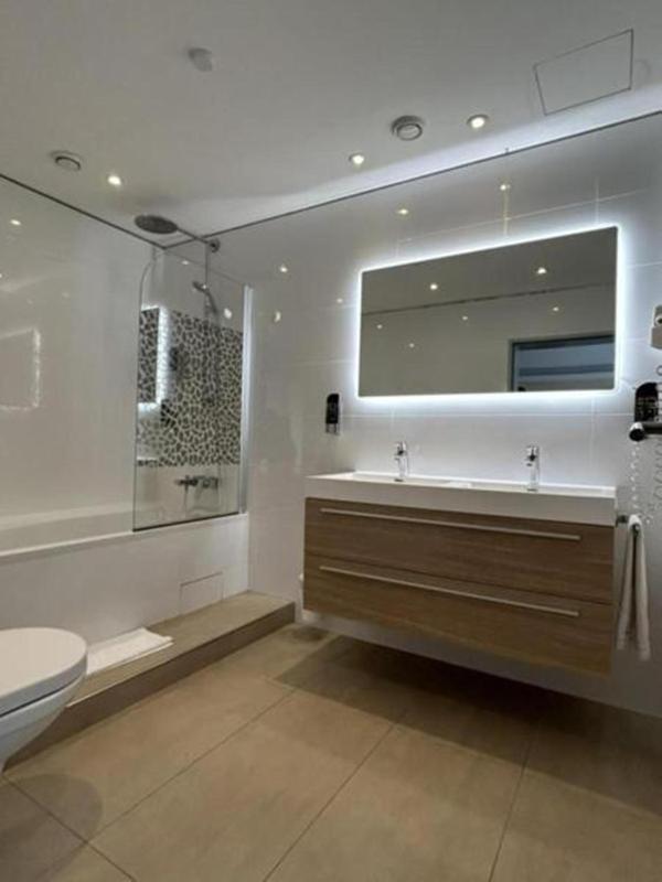 Comfort Triple Room image 3