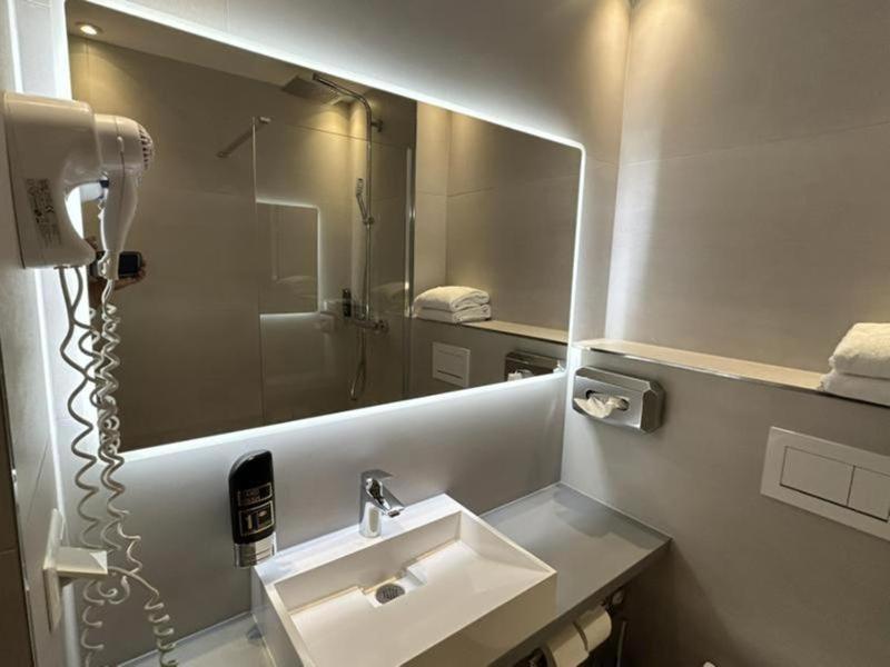 Double Room image 1