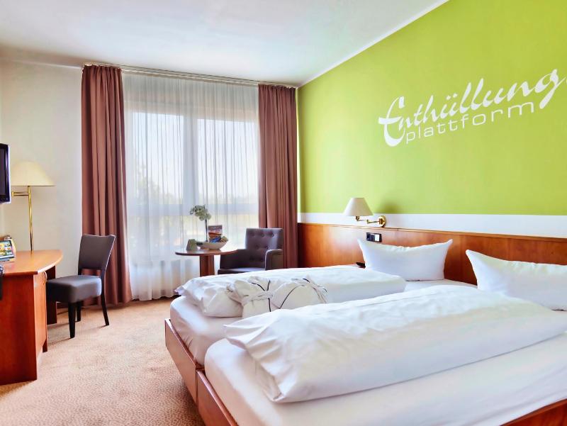 Standard Double Room image 3