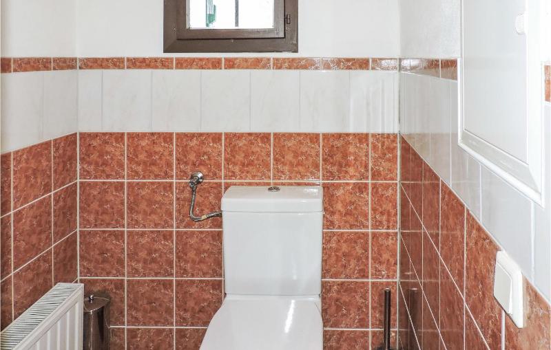 One-Bedroom Holiday Home image 3