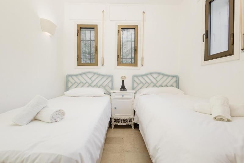 Spacious house with pool garden and solarium in Las Chapas Marbella - image 18