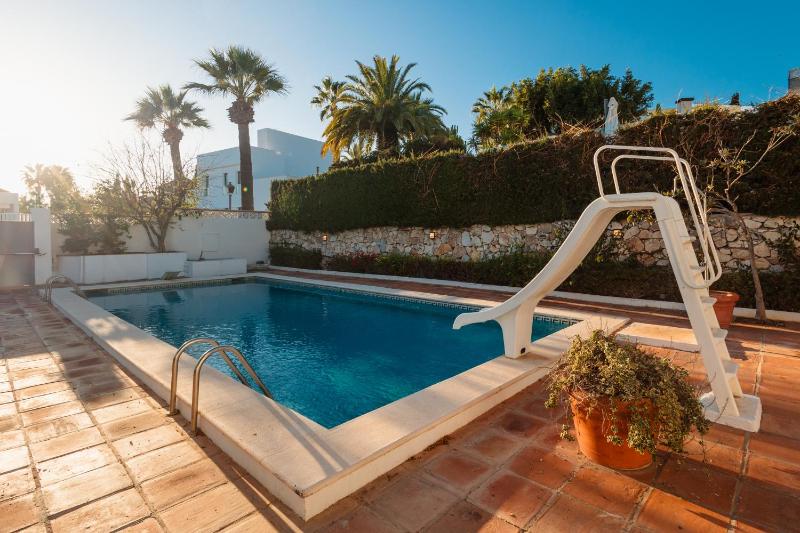 Spacious house with pool garden and solarium in Las Chapas Marbella - image 14