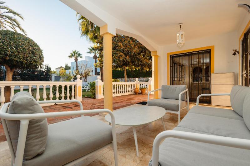 Spacious house with pool garden and solarium in Las Chapas Marbella - image 33