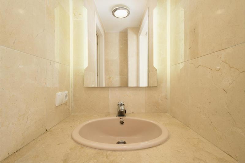 Spacious house with pool garden and solarium in Las Chapas Marbella - image 25
